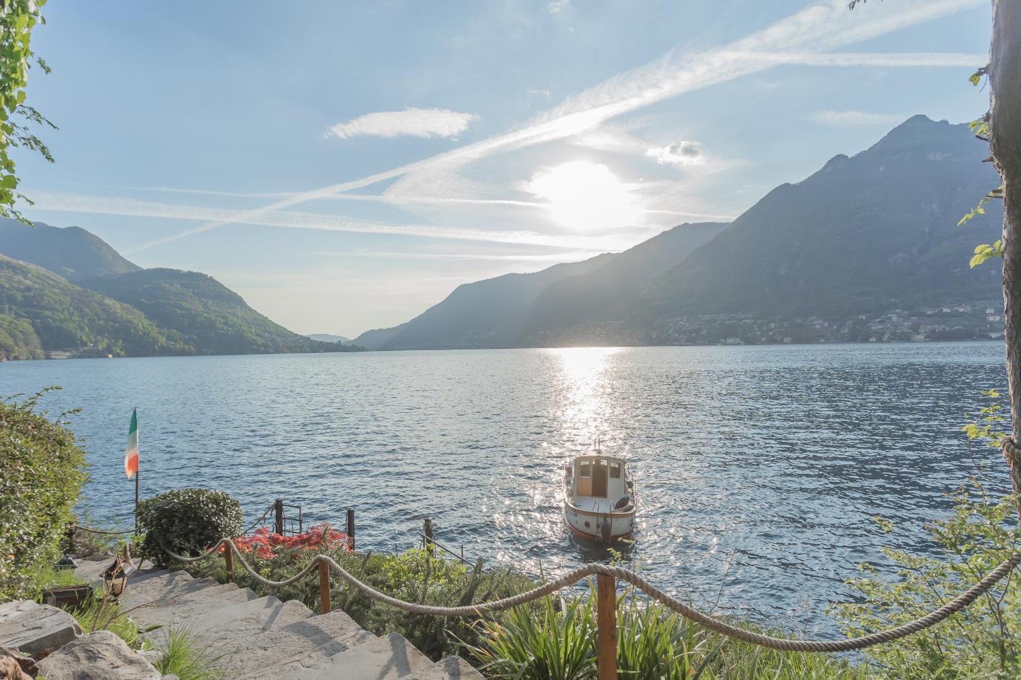 The Writer'S Nest Waterfront Villa By Rent All Como Faggeto Lario Eksteriør bilde